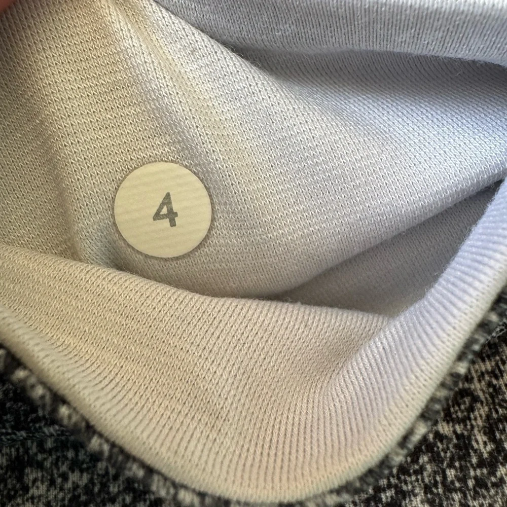 Lululemon Wunder Under Crop- 21”- Size 4
